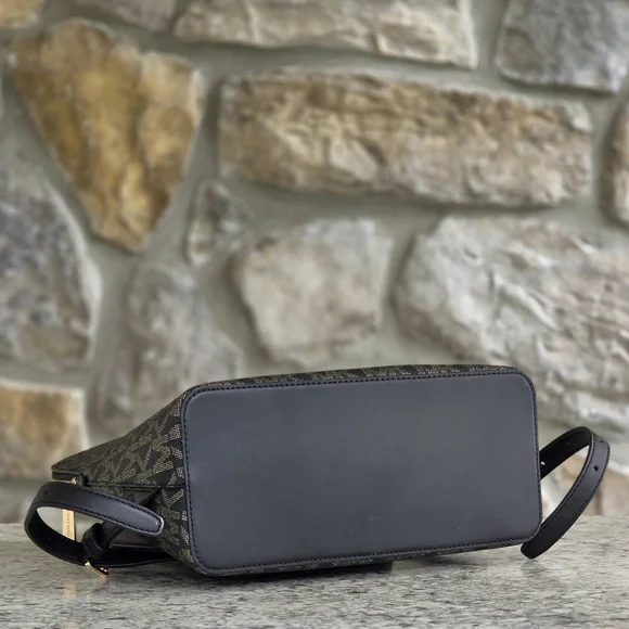 Michael Kors Cindy Logo Large Backpack - Picture 4 of 9